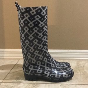 Daisy Fuentes White & Blue Rain Boots